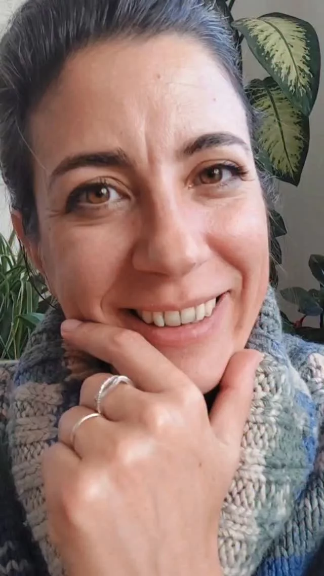 Dal mio giorno 1 e un premestruo with colichetta renale passo di qui scapigliata e felice perché (se sopravvivo) Venerdì arriva la novità più grande di SEMPRE!! 

Hai mai pensato
❓️"Vorrei avere Anna nel taschino ma non ho soldi per una consulenza individuale"

 ❓️oppure "Non so da che parte iniziare per conoscere il mio ciclo"

❓️O ancora "Vorrei la possibilità di interagire in gruppo ma non posso viaggiare per raggiungerti ai laboratori"

❓️o anche "Vorrei sia approfondire temi specifici ma anche spaziare e curiosare tanti argomenti diversi senza rinunciare alla profondità" 

❓️o ancora "Ma sto andando in menopausa, ho paura di investire sul mio ciclo proprio adesso, perché temo non mi serva a nulla" ?

💜Ecco. Tutto questo sta per finire! 💜

STANNO PER APRIRE LE PORTE DEL COVO! 🥰
 
Iscriviti alla newsletter in bio per non perderti le condizioni specialissime che ho pensato per te 🫶 @studio_medulla

#studiomedulla #ciclomestruale #mestruazioni #menopausa #educazionemestruale #annabuzzoni