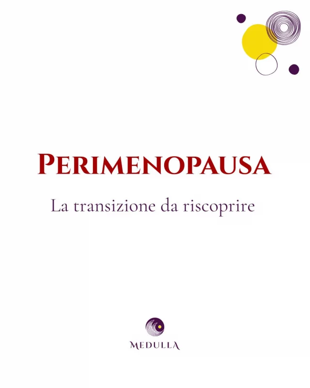 Perimenopausa: quando il corpo cambia ritmo 

La perimenopausa è quella fase di transizione che precede la #menopausa vera e propria, e può iniziare anche 7-10 anni prima dell’ultima mestruazione.
Non è un “interruttore on/off”, ma un processo graduale in cui il corpo, passo dopo passo, si prepara a una nuova fase della vita.

Cosa succede in questa fase?
Durante la perimenopausa, gli ormoni iniziano a fluttuare: estrogeno e progesterone non seguono più un ritmo regolare, e questo può portare a cambiamenti sia fisici che emotivi:

- cicli irregolari e più imprevedibili
- alterazioni del sonno
- cambiamenti nella pelle e nei tessuti
- sensazione di affaticamento o cali di energia

👉Ma attenzione: non è la fine di qualcosa, è l’inizio di un nuovo equilibrio. Non è nemmeno un indicatore di vecchiaia, anche se la cultura che ci vende beauty routine e integratori *as a lifestyle* ci vogliono far credere il contrario. 

Perché è importante conoscere la perimenopausa?

In una cultura che parla poco di questa fase, riconoscerne i segnali è un atto di consapevolezza e gioiosa ribellione collettiva e individuale. 

La perimenopausa non è un “problema” da risolvere, ma una transizione naturale. Il corpo ci accompagna con saggezza, e imparare ad ascoltarlo è il regalo più grande che possiamo farci. Come dice la bravissima Cristina Pietrantonio "I sintomi sono finestre (o muri)".

Un buon punto di partenza per viverla al meglio è quello di coltivare la consapevolezza della ciclicità e del tuo ciclo, l'ascolto del tuo corpo, l'accettazione e comprensione di ciò che stanno comunicandoti le emozioni.

VUOI APPROFONDIRE? 

🌟iscriviti alla mia newsletter gratis al link in bio

📚"Benvenuta Menopausa" di @cristinapietrantonio - esce a dicembre per Terranuova Edizioni e non vedo l'ora! Te lo consiglio a scatola chiusa! 

🔴 WORKSHOP in presenza 
L'8 marzo 2026 vieni a Formigine (MO) 
Tutte le info a @nascereamodena 
associazionenascereamodena@gmail.com
tel. 3663174467 anche via whatsapp

#studiomedulla #ciclomestruale #perimenopausa #educazionemestruale